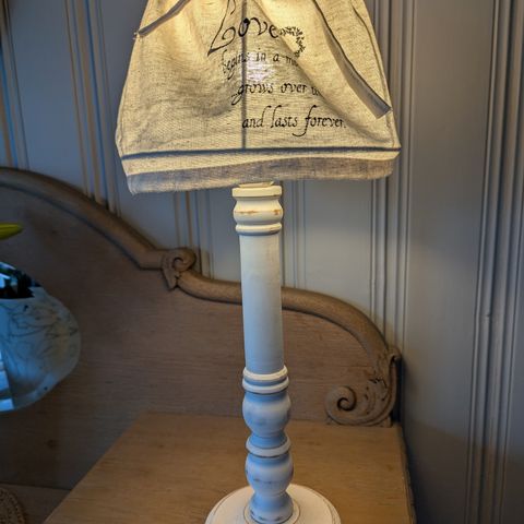 Shabby chic bordlampe