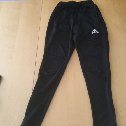 Adidas jogge bukser. Herre . Størrelse S/ small.