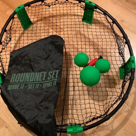 Sune sport roundnetset med tre baller, pumpe og pose