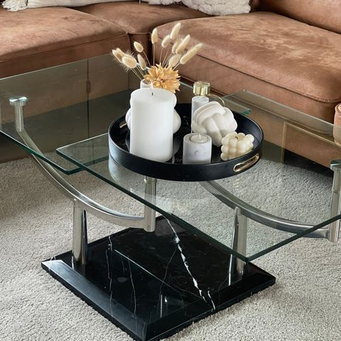 Stuebord i glass og marmor