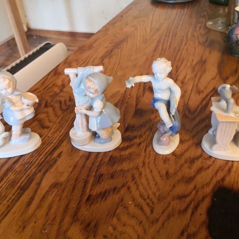 4 Vintage Porselens figurer av barn.