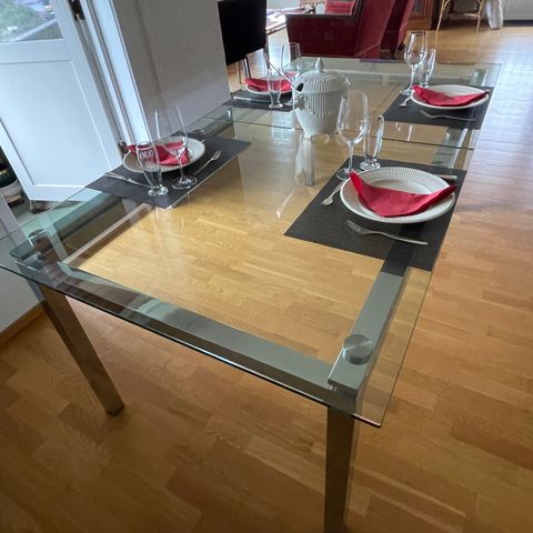 Spisebord i glass med krommet stålramme, uttrekkbart