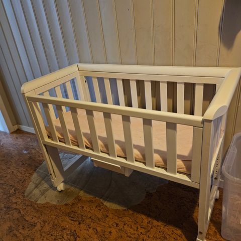 Bedside crib