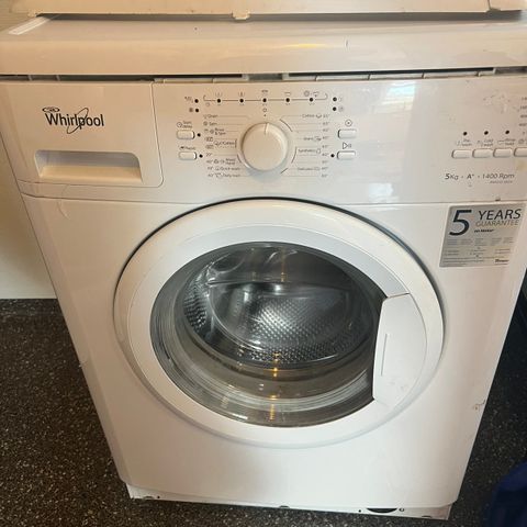 Whirlpool vaskemaskin med utslitt lager.