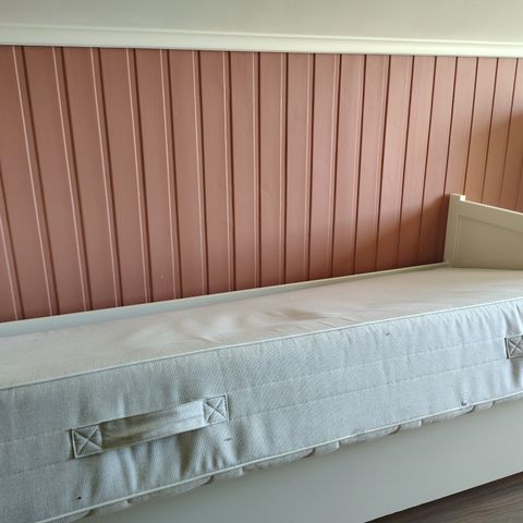 IKEA seng med madrass