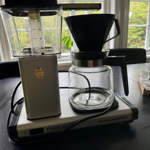 Moccamaster 1000kr og kaffekvern 300kr