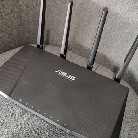 Asus RT-AC87U trådløs router - kom med bud