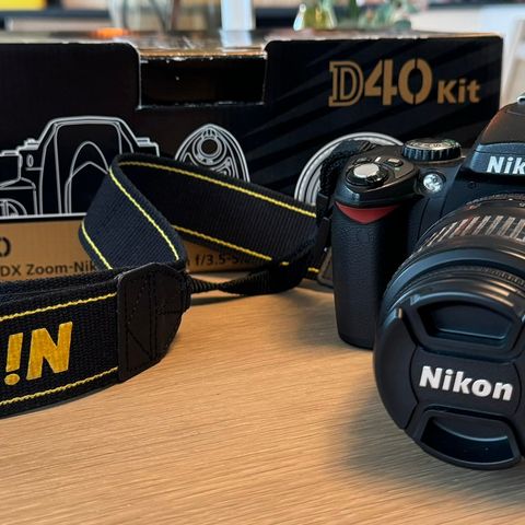 Nikon D40 kit speilreflekskamera med minnekort og veske