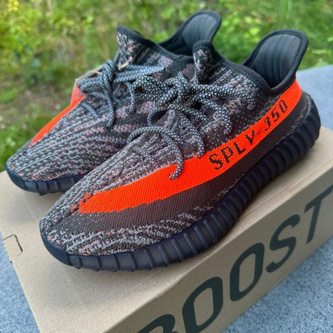 Yeezy 350 V2