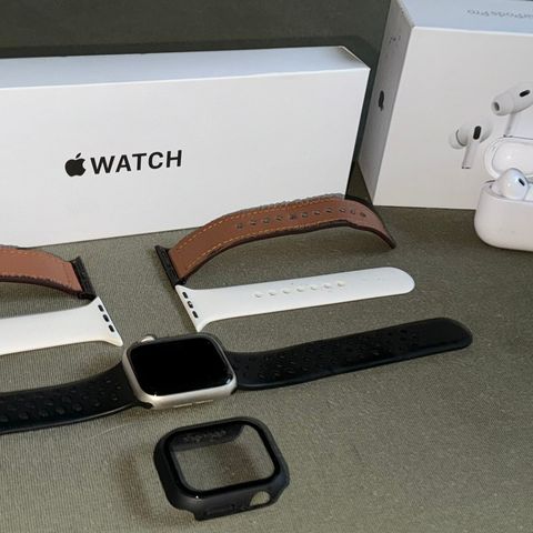 Apple Watch SE 2nd Gen & Airpods Pro 2nd Gen