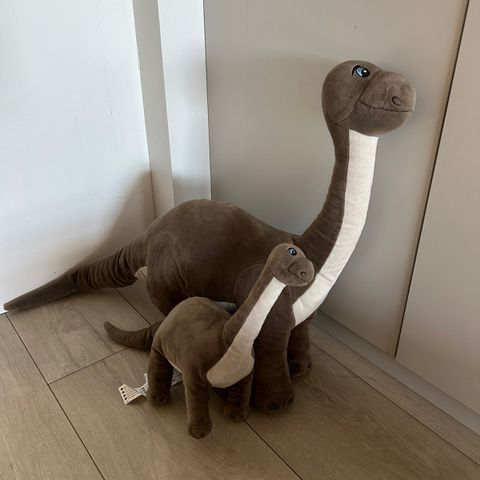 2 stk ikea dinosaur bamser