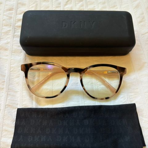 DKNY brilleinnfatning