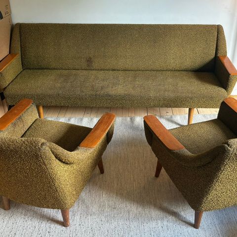 (RESERVERT) Vintage 60-talls sofagruppe (en sovesofa og to stoler)