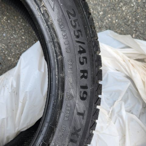 4 stk Vikingcontact 7 255/45 R19 vinterdekk