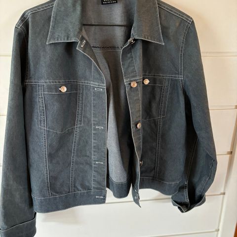 Blå/grå jakke fra Woman’s wardrobe