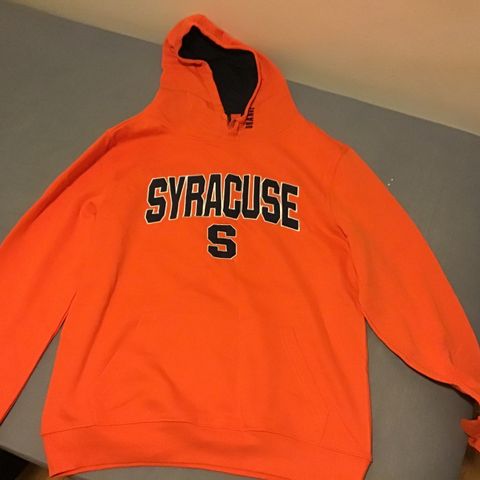 Syracuse hettegenser selges
