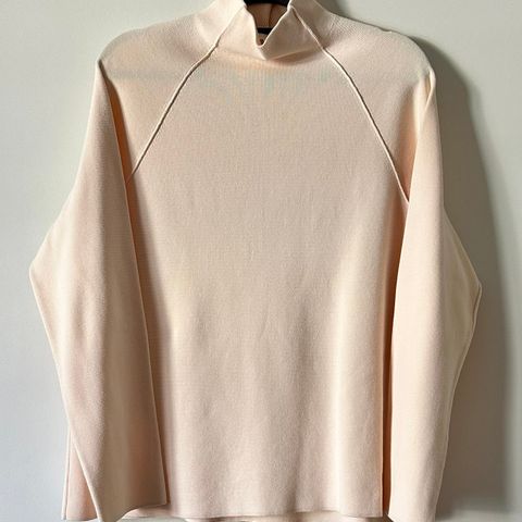 COS genser, nydelig lysfersken farge, str. M