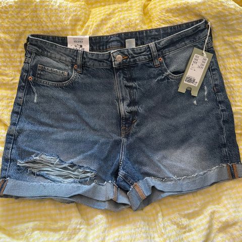 3stk helt nye jeans shorts med lapp på. Str 46