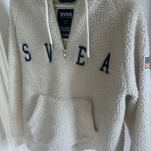 Deilig teddyfleece fra SVEA. Hvit.