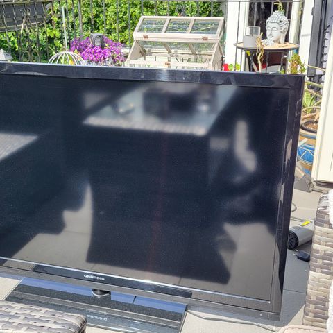 Grundig 46 tommer TV selges