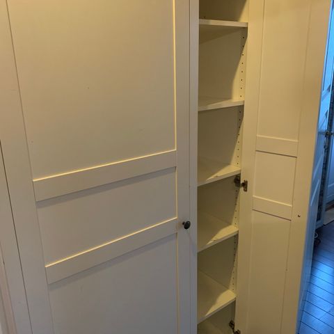 Garderobe skap