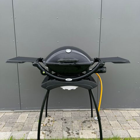 WEBER Q2200 gassgrill m/Stativ og regulator selges (evt m/gass) GI BUD