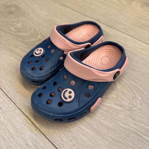 Crocs/sandaler