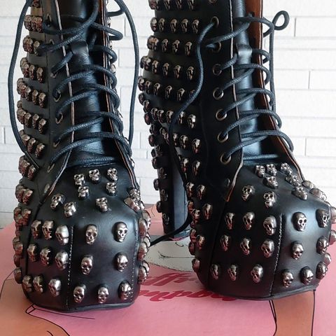 LITA SKULL, STR 39, JEFFREY CAMPBELL