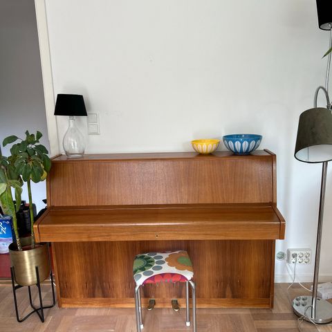 Retro piano