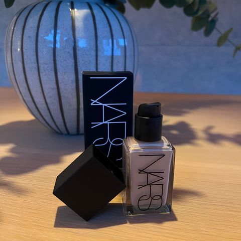 Nars light reflecting foundation