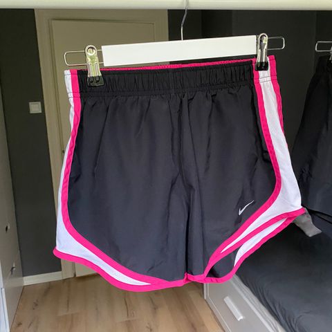 Nike shorts S