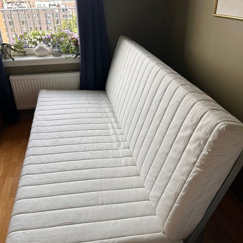 Nærmest ubrukt Ikea Beddinge sovesofa - lys grå