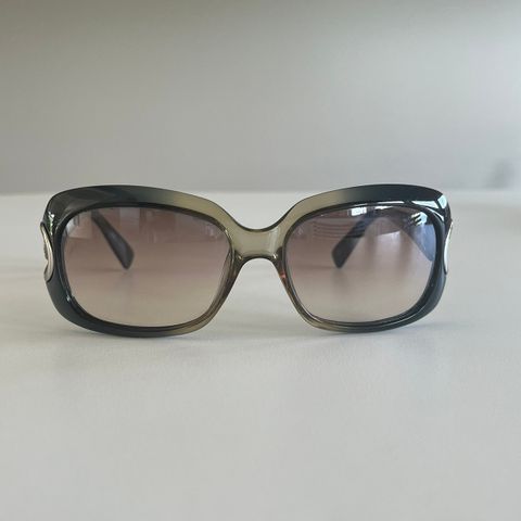 Giorgio Armani klassisk dame solbriller med etui