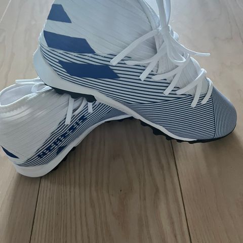 Adidas fotballsko str 39