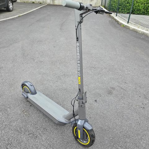 E-Wheels E2S V2 MAX, 25 km/t, lite brukt, kun 102 km.stand