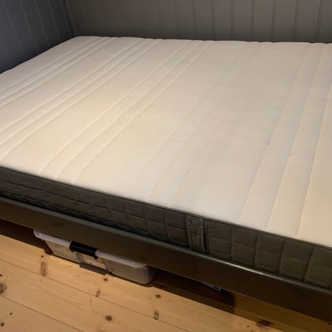 140 cm seng fra IKEA-Reservert