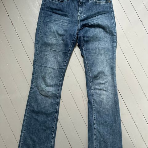 Olajeans Denim selges!