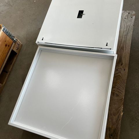 Ledpanel i 600x600 utenpåliggende ramme 2stk