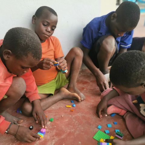 ØNSKES: Gammel Duplo eller Lego til barnehjem