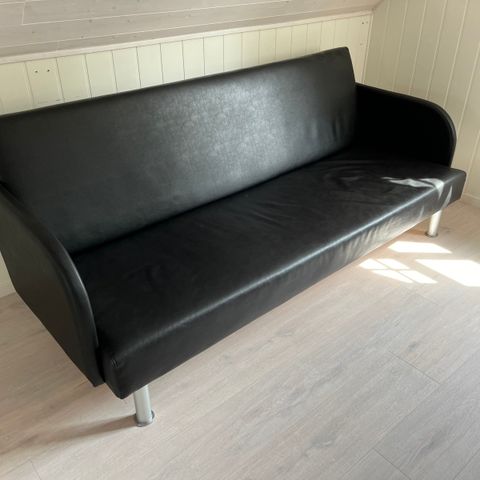 Svart sofa