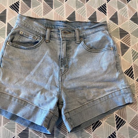 Kul denimshorts fra Levi’s str 25