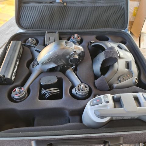 Dji Fpv drone + fly more kit (3 batterier)