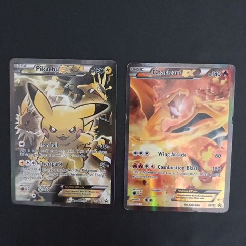 Charizard XY121 / Pikachu XY124