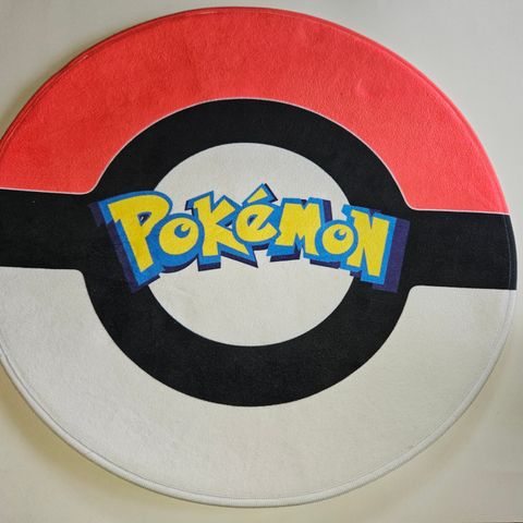 Pokemon Teppe. 60cm i diameter.