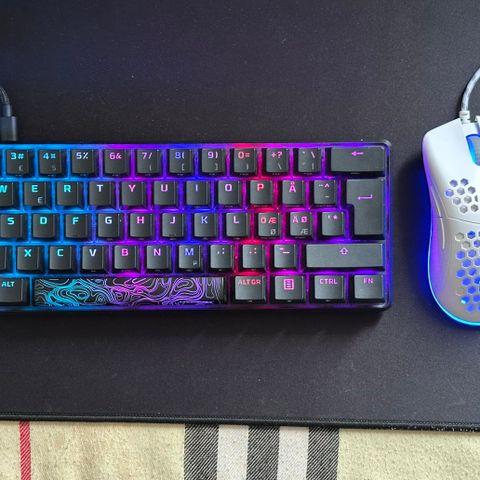 Tastatur HyperX alloy 60 og mus