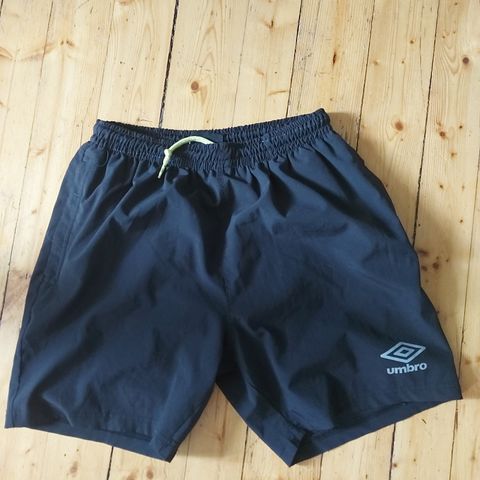 Umbro-shorts i str. 164