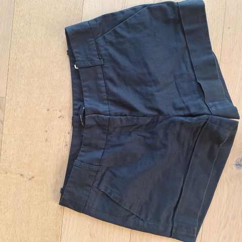 Svart shorts