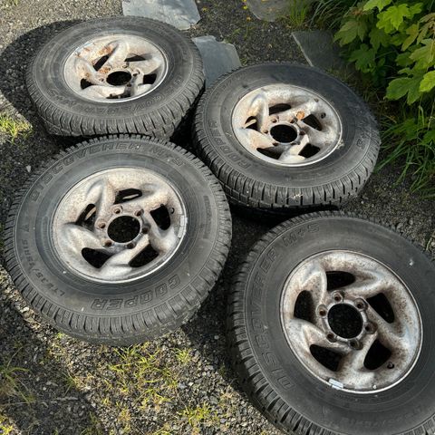 235/75 R15 - Pigg dekk til Hyundai Galloper