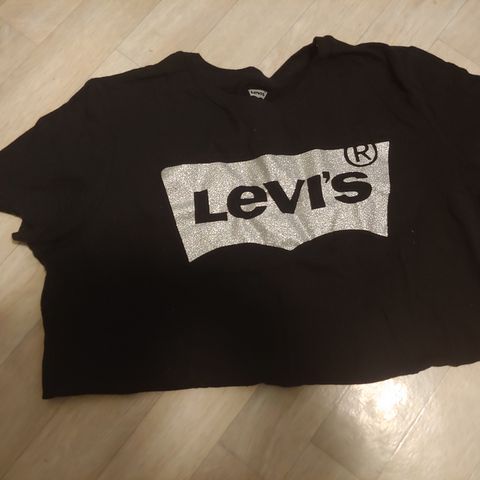 Levis T-Skjorte og Shorts