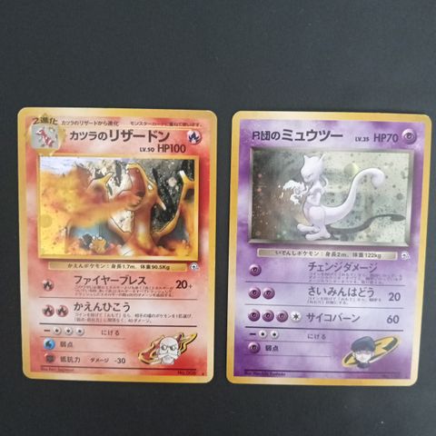 Blaine's Charizard og Rocket's Mewtwo